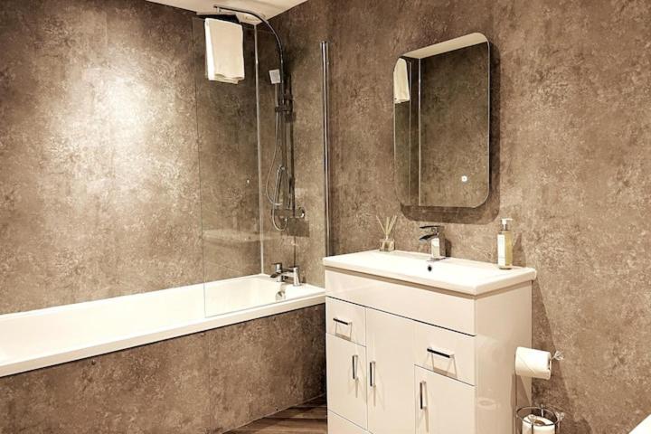 Lovely 3 Bedroom Apartment With Private Garden In Edinburgh City Centre Εξωτερικό φωτογραφία