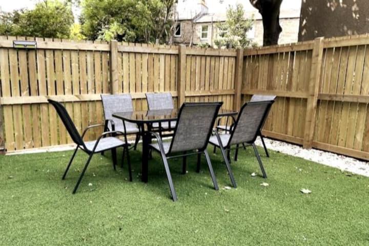 Lovely 3 Bedroom Apartment With Private Garden In Edinburgh City Centre Εξωτερικό φωτογραφία